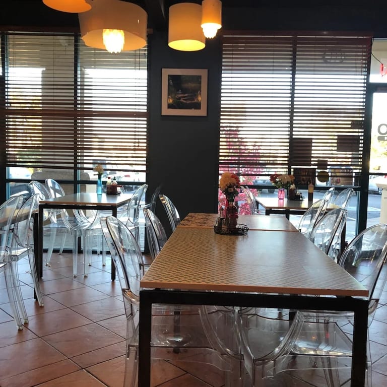 Clean, Cozy Dining Atmosphere