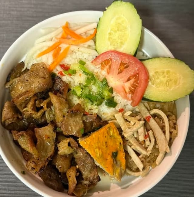 C5 - Combo Grilled Pork - Cơm Thịt Nướng Bì Chả.
