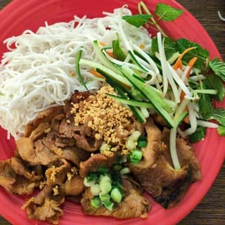 B6. - Grilled Pork Vermicelli - Bún Thịt Nướng