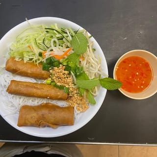 B5 - Eggrolls Vermicelli - Bún Chả Giò